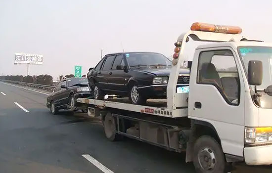 信阳高速公路道路救援电话，24小时道路救援拖车服务送油多少钱(图1)
