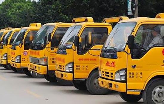 延边救援拖车服务电话，24小时拖车公司怎么收费的(图2)